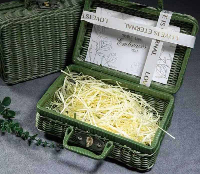 Woven Gift Basket with Lid – Premium Gift Box Set